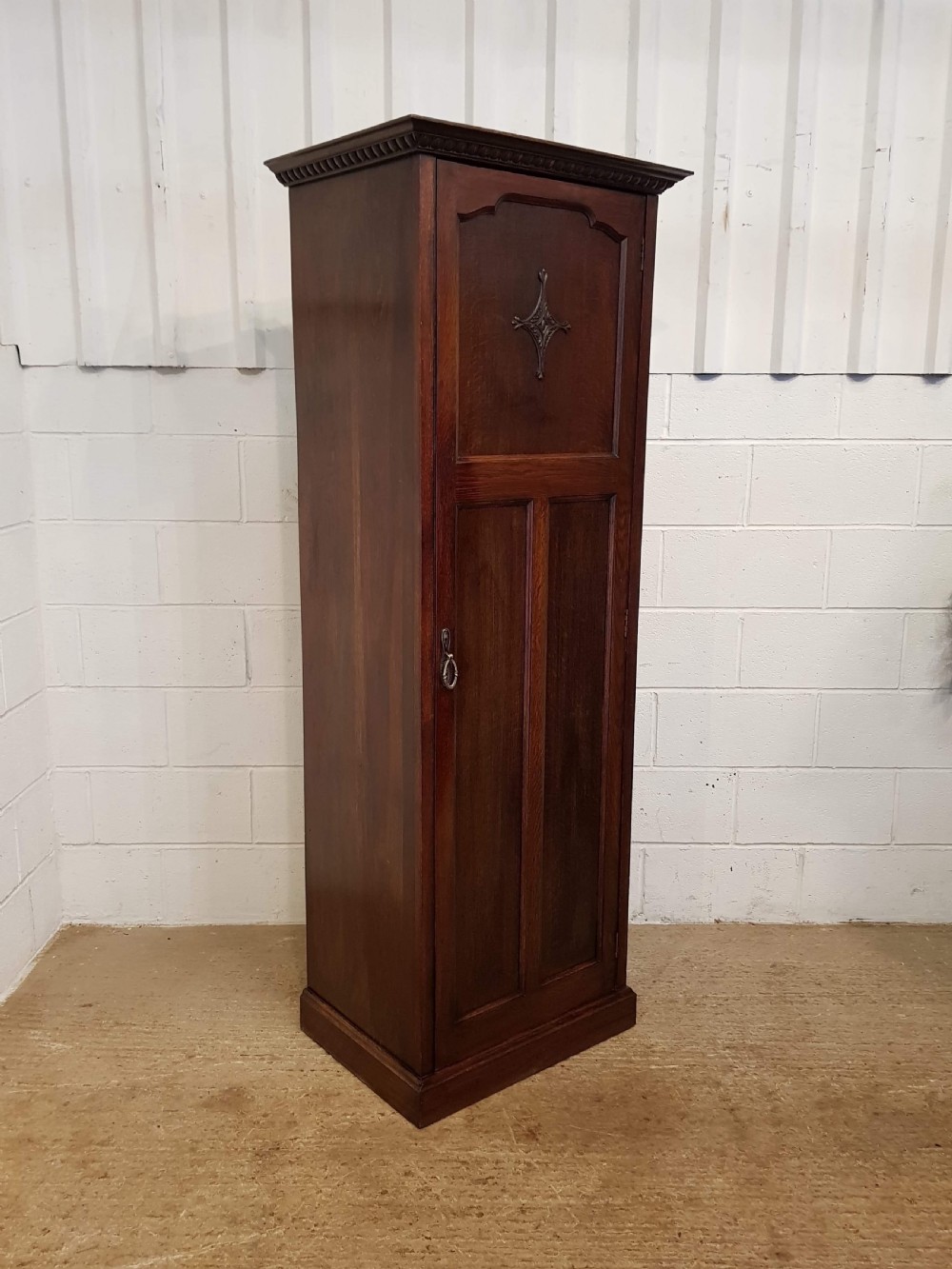 ANTIQUE EDWARDIAN OAK HALL ROBE C1900 View II