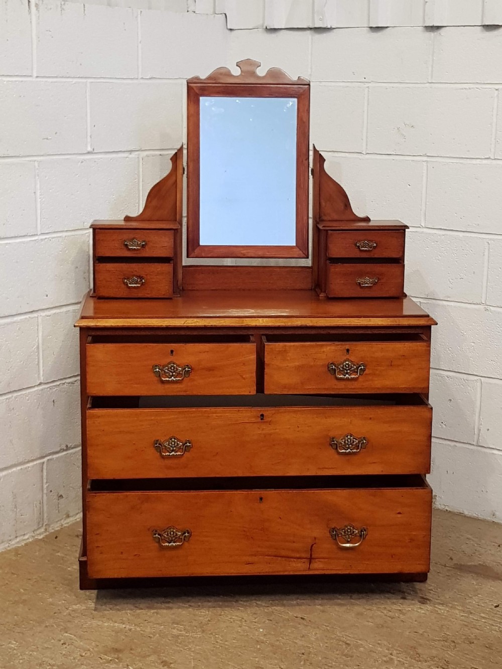 ANTIQUE EDWARDIAN MAHOGANY DRESSING CHEST C1900 View II