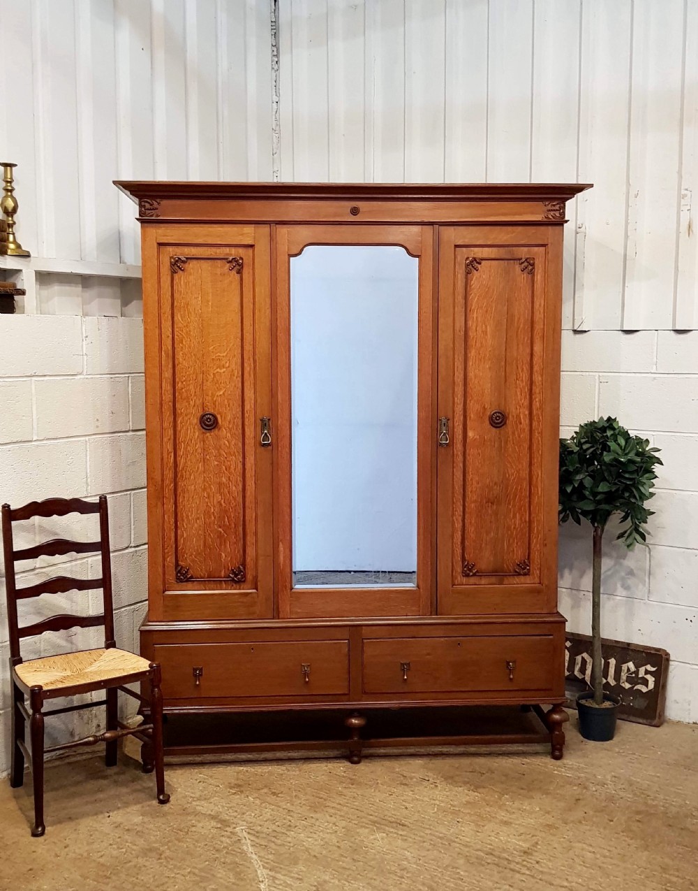 ANTIQUE EDWARDIAN OAK TRIPLE WARDROBE C1900