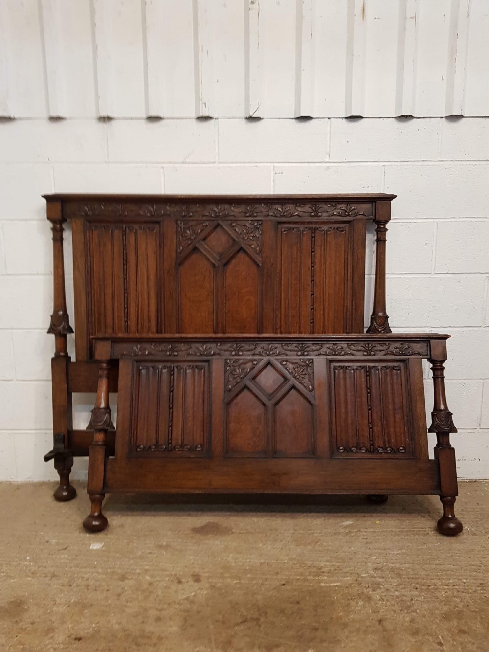 ANTIQUE EDWARDIAN CARVED GOTHIC OAK DOUBLE BED C1910 View II