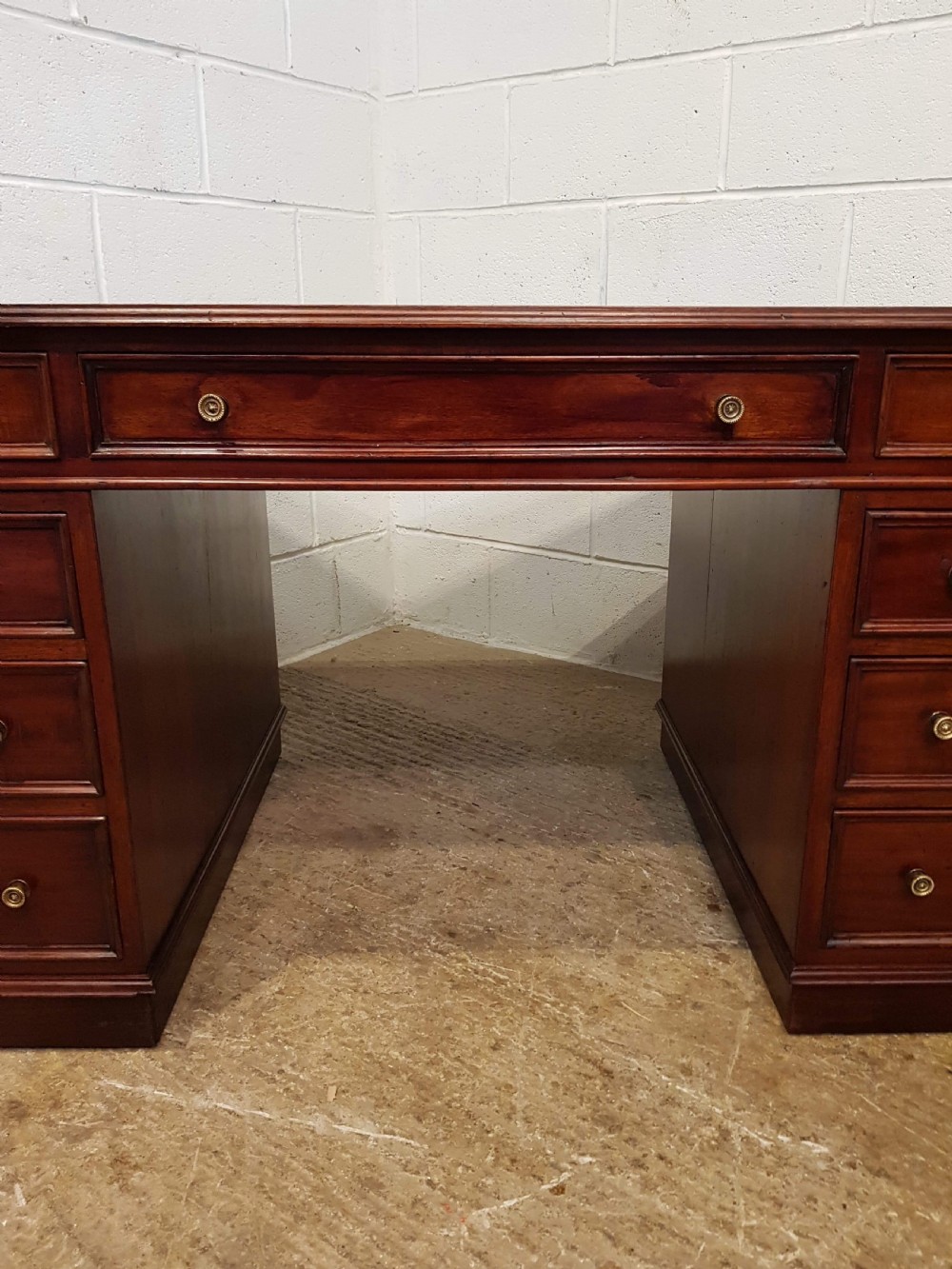 ANTIQUE LATE VICTORIAN MAHOGANY TWIN PEDESTAL DESK C1890  View II