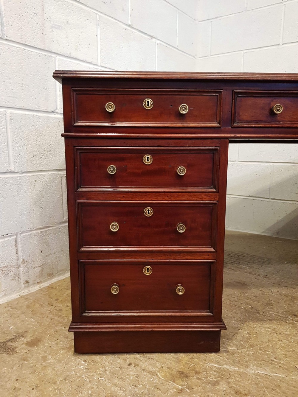 ANTIQUE LATE VICTORIAN MAHOGANY TWIN PEDESTAL DESK C1890  View VII