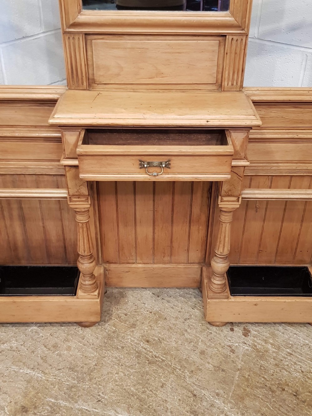EXCELLENT LARGE VICTORIAN PINE AND WALNUT HALLSTAND C1880 View IV