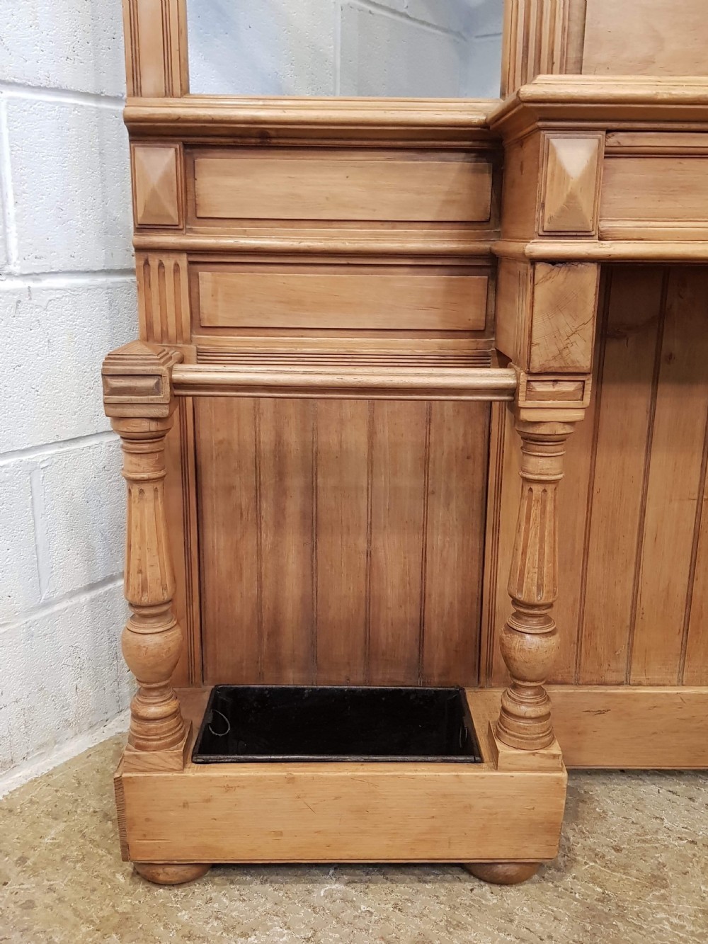 EXCELLENT LARGE VICTORIAN PINE AND WALNUT HALLSTAND C1880 View VIII
