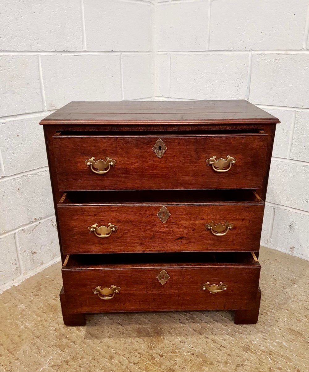 ANTIQUE 18TH CENTURY PERIOD OAK DWARF CHEST OF DRAWERS C1780 View V
