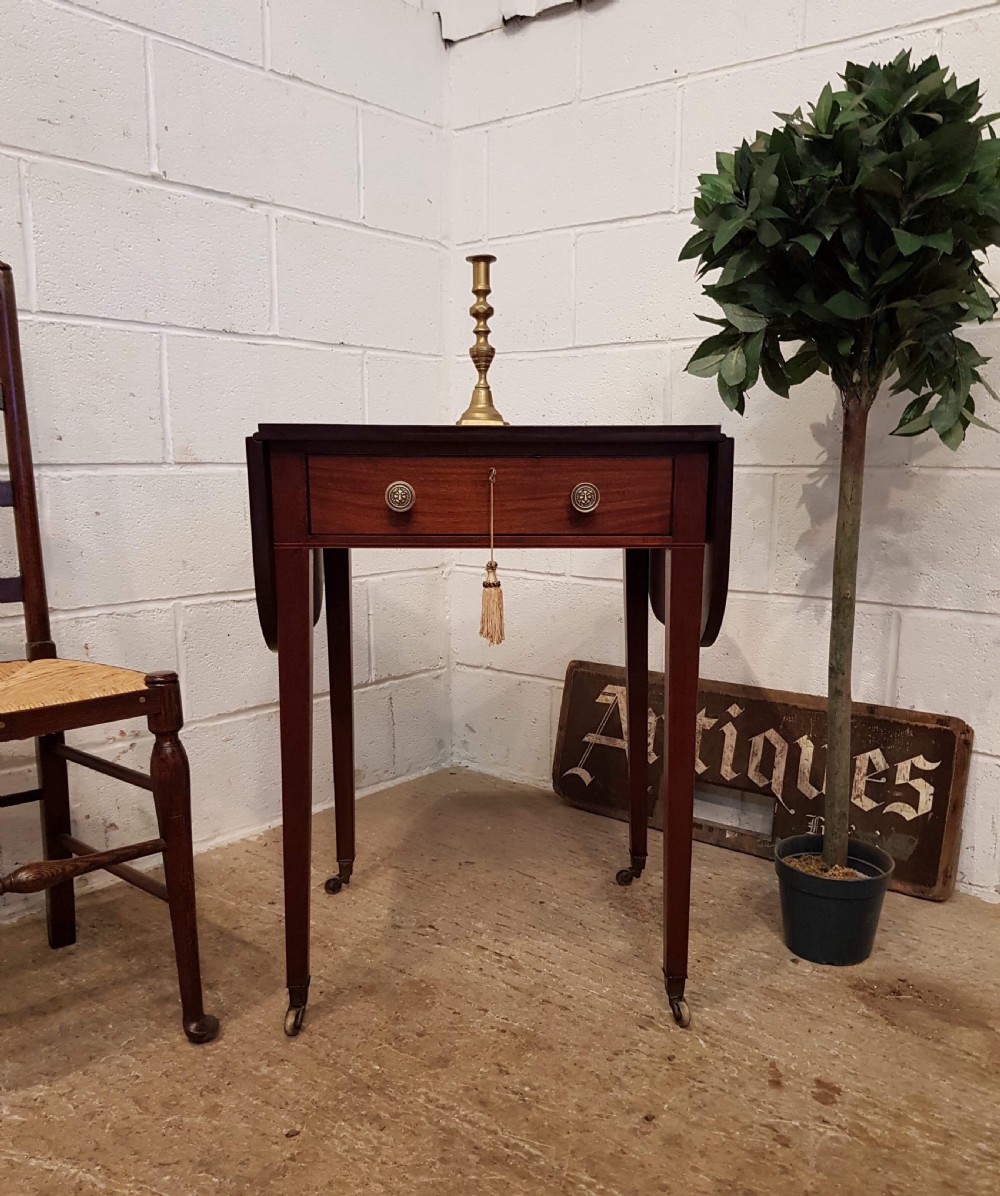 ANTIQUE REGENCY MAHOGANY DROP LEAF SIDE TABLE C1820