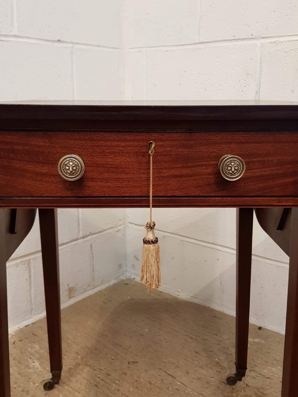 ANTIQUE REGENCY MAHOGANY DROP LEAF SIDE TABLE C1820 View II