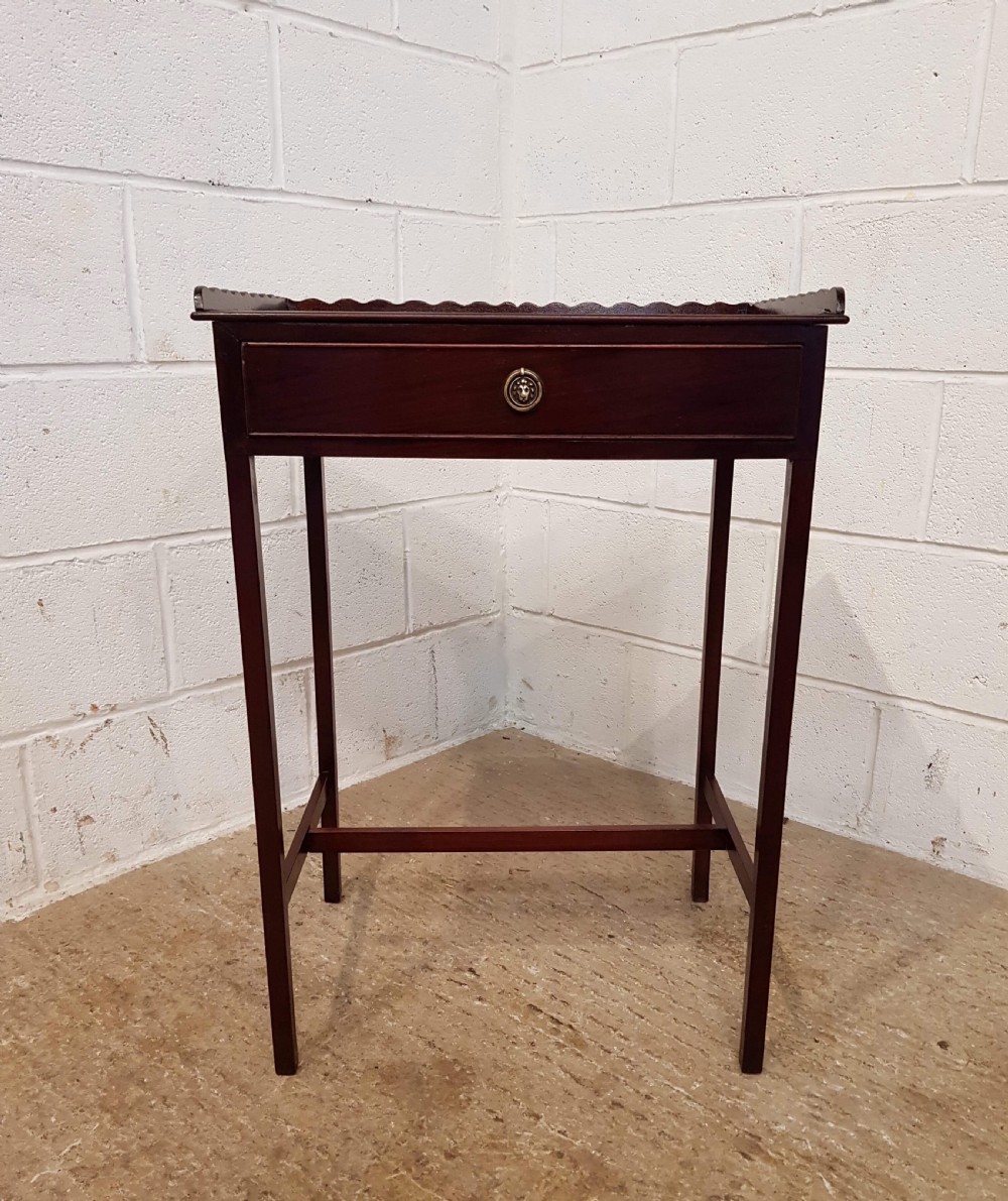 ANTIQUE SMALL REGENCY MAHOGANY SIDE TABLE C1820 View V
