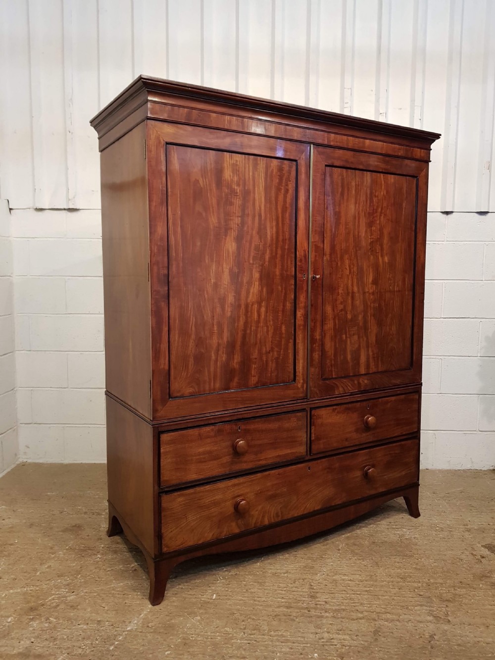 ANTIQUE REGENCY MAHOGANY LOW CLOTHES PRESS c1820 View IV