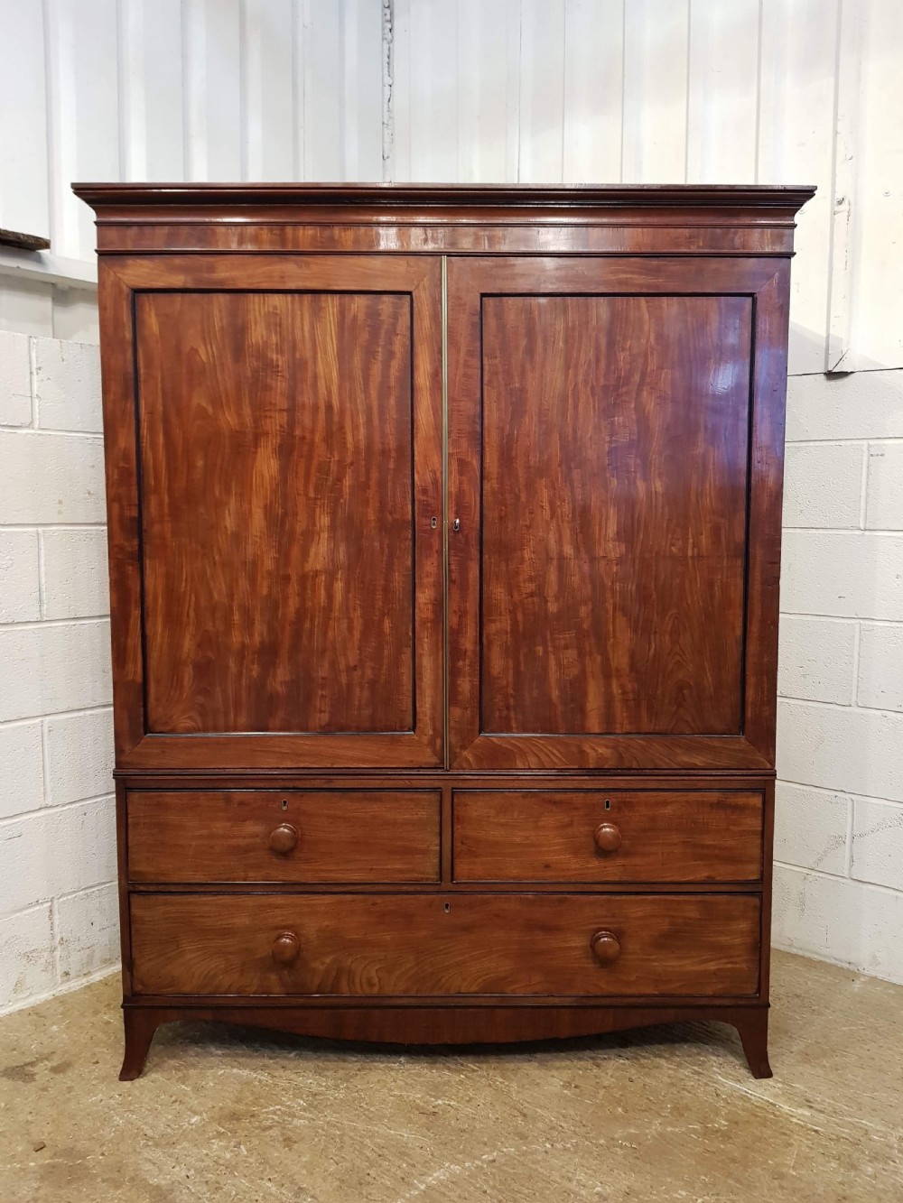 ANTIQUE REGENCY MAHOGANY LOW CLOTHES PRESS c1820 View V