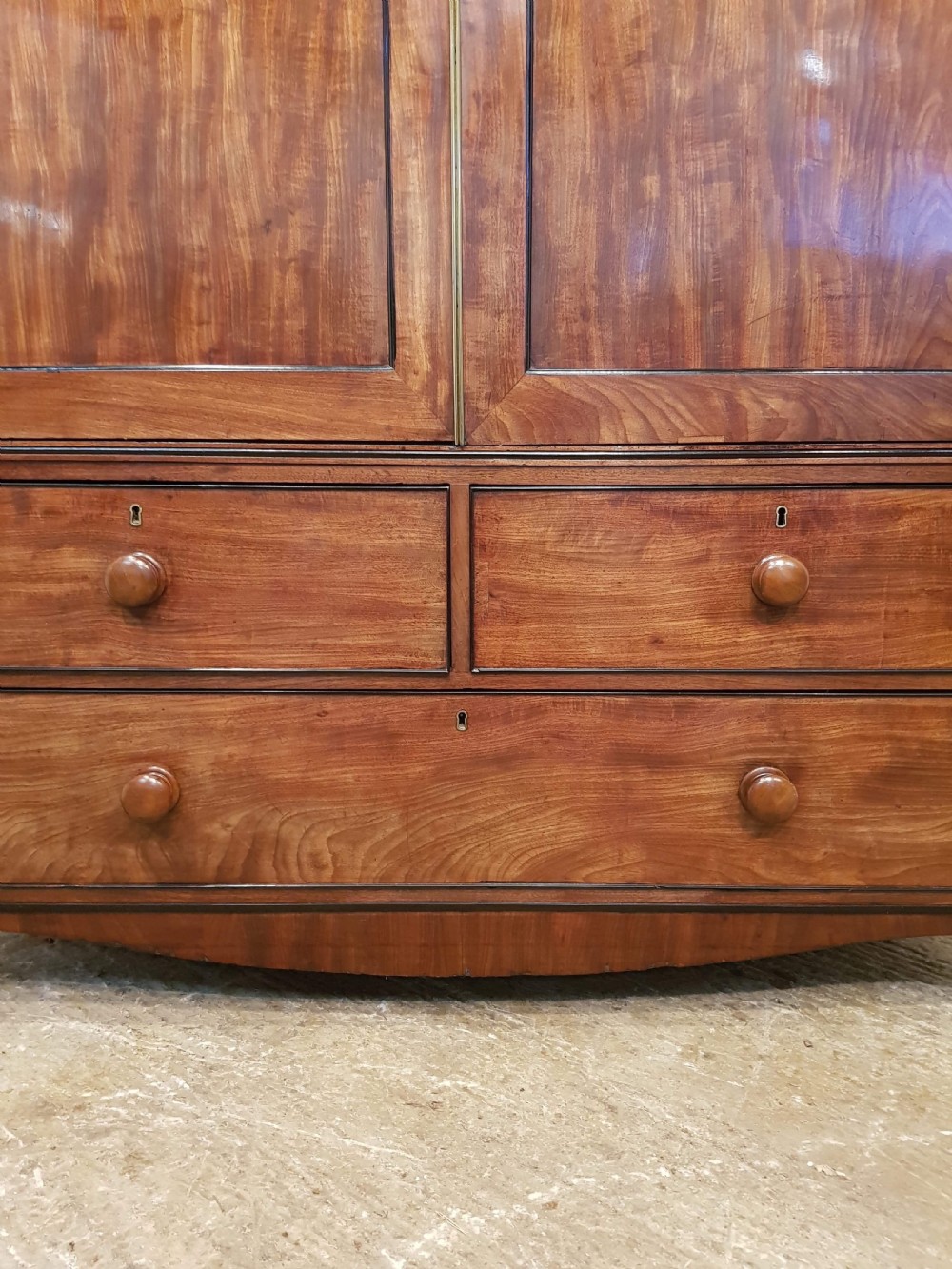 ANTIQUE REGENCY MAHOGANY LOW CLOTHES PRESS c1820 View VI