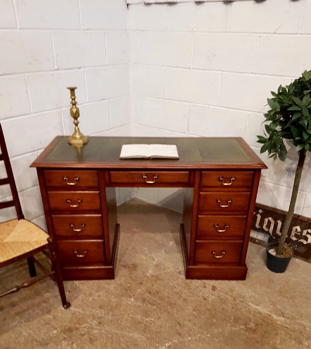 ANTIQUE VICTORIAN MAHOGANY TWIN PEDESTAL DESK C1890