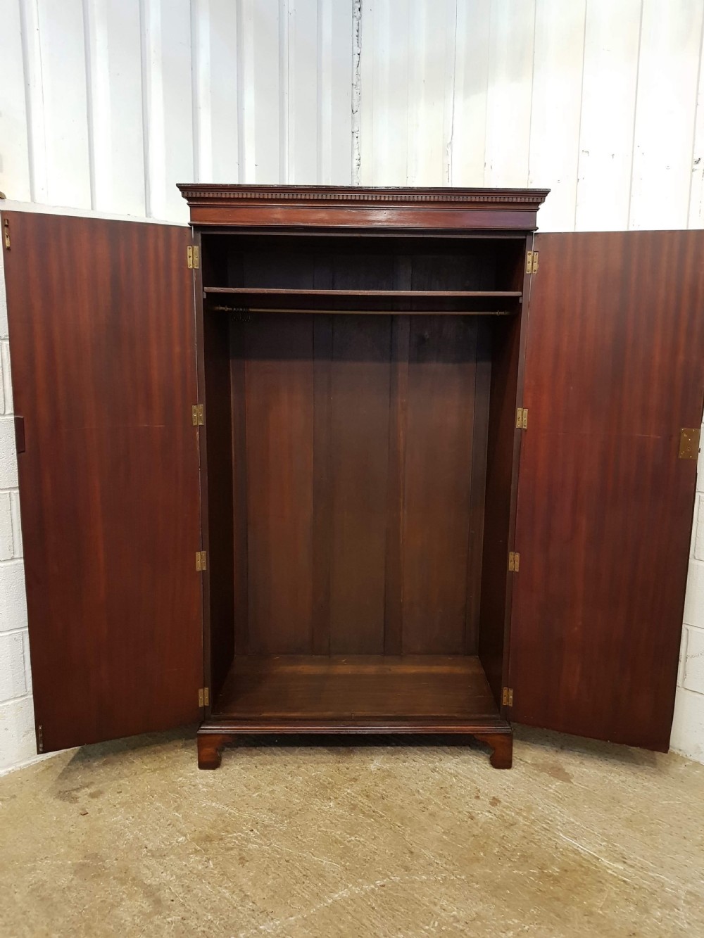 ANTIQUE EDWARDIAN MAHOGANY SMALL DOUBLE WARDROBE C1900 View II