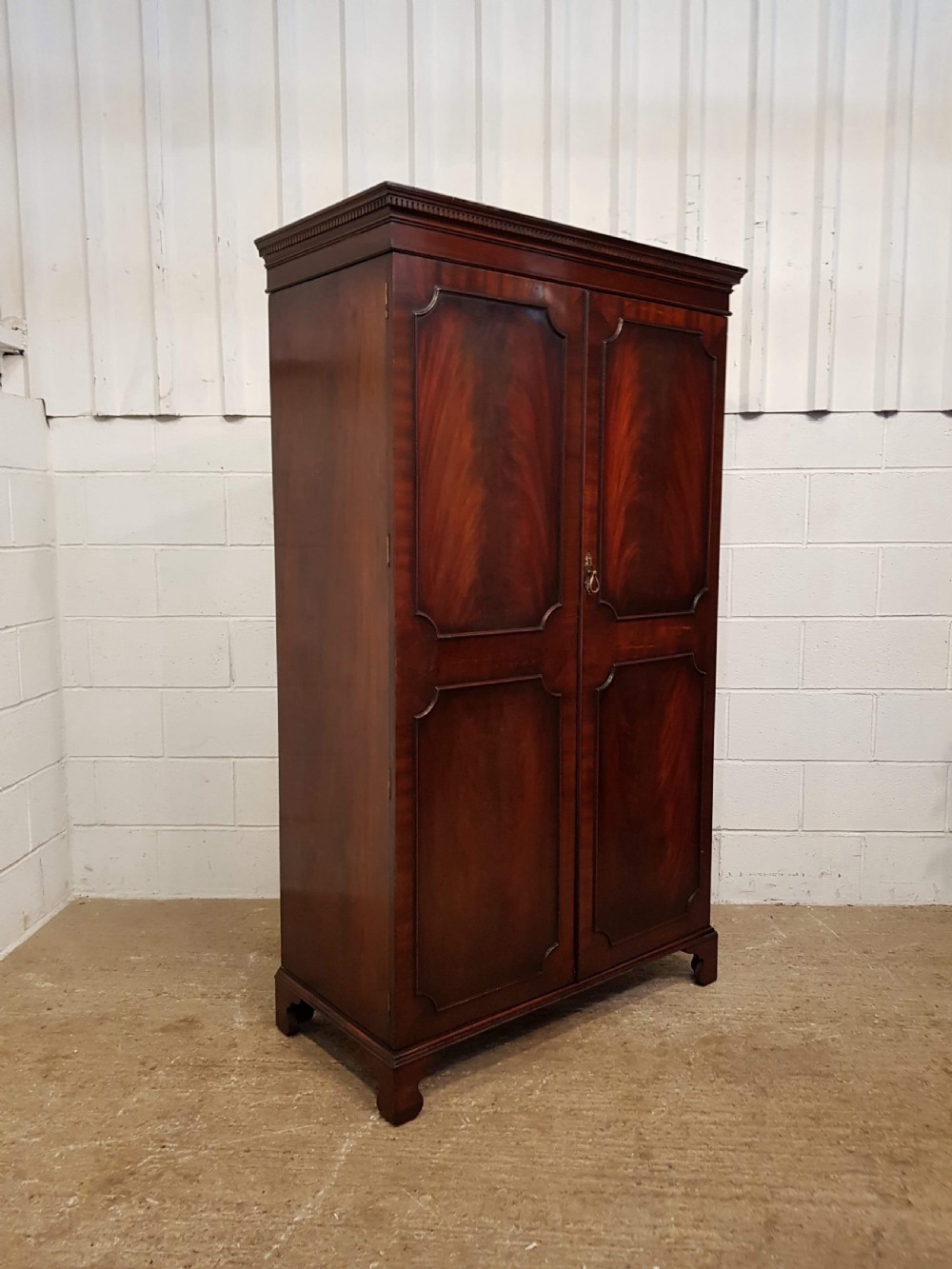 ANTIQUE EDWARDIAN MAHOGANY SMALL DOUBLE WARDROBE C1900 View III