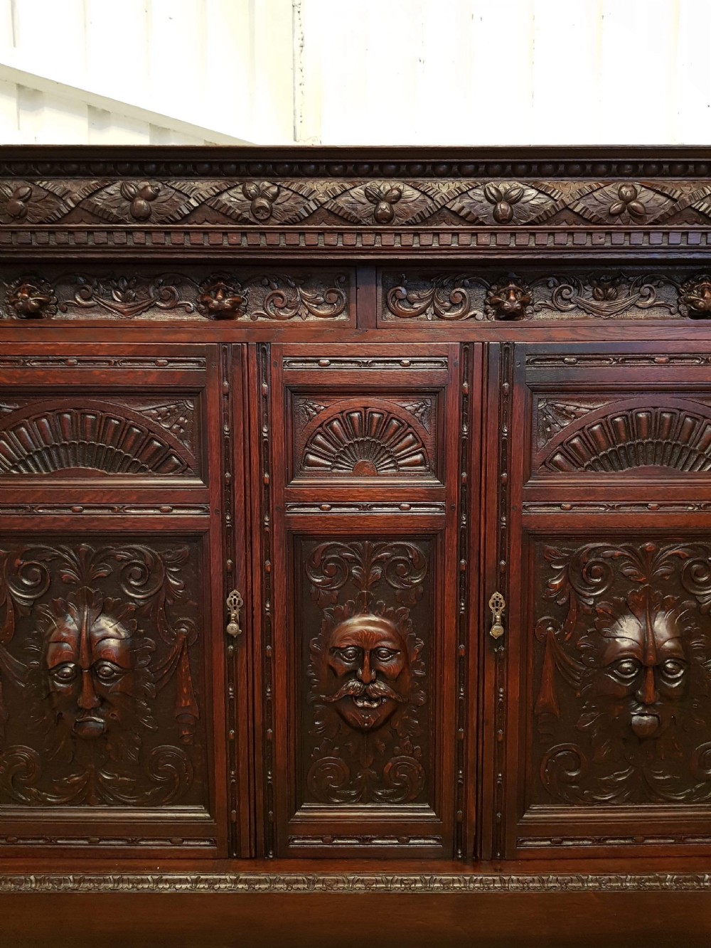 ANIQUE LARGE VICTORIAN CARVED GOTHIC OAK CUPBOARD SIDEBOARD C1880 View V