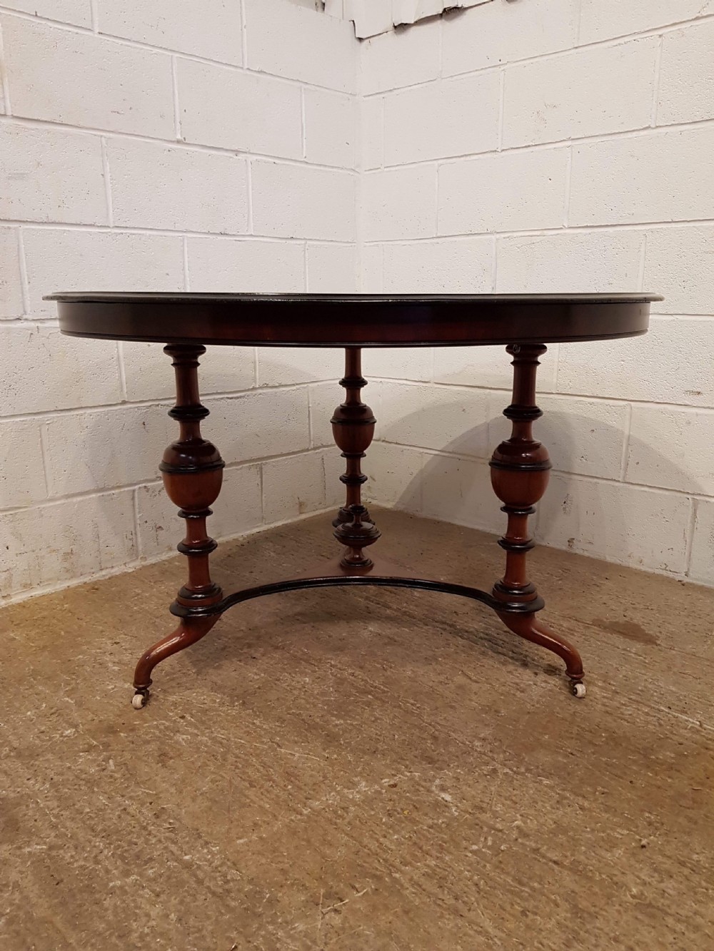 ANTIQUE VICTORIAN MAHOGANY CIRCULAR DINING TABLE SEATS SIX C1880 View III