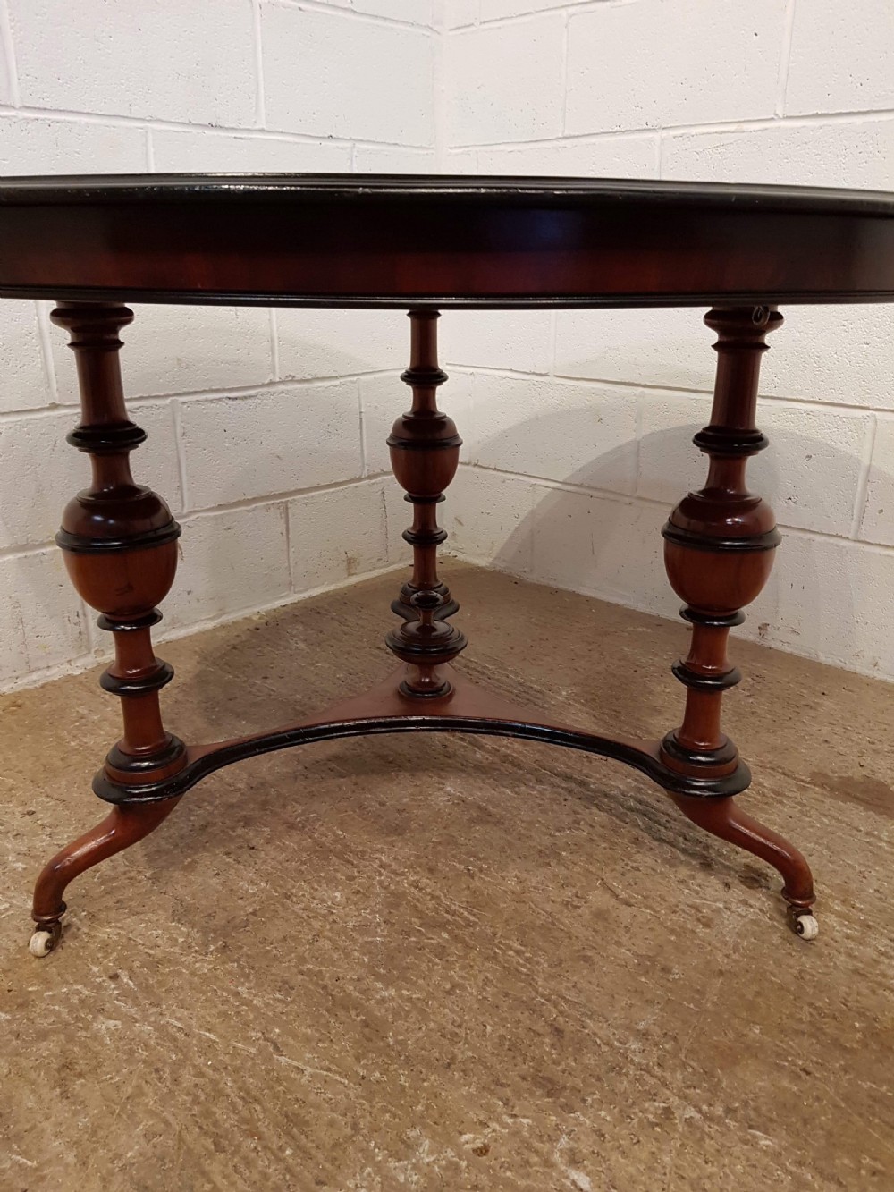 ANTIQUE VICTORIAN MAHOGANY CIRCULAR DINING TABLE SEATS SIX C1880 View IV