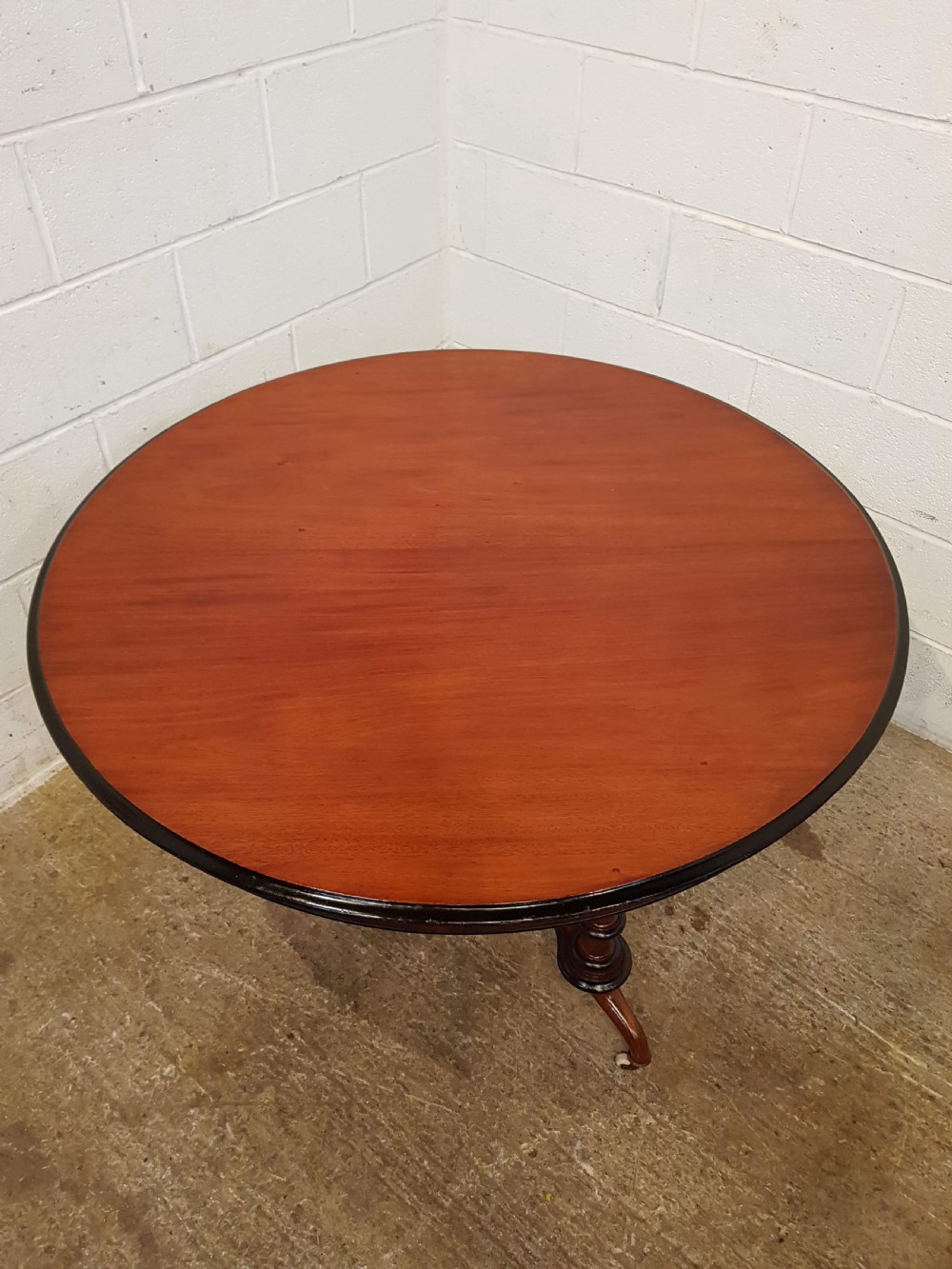 ANTIQUE VICTORIAN MAHOGANY CIRCULAR DINING TABLE SEATS SIX C1880 View V