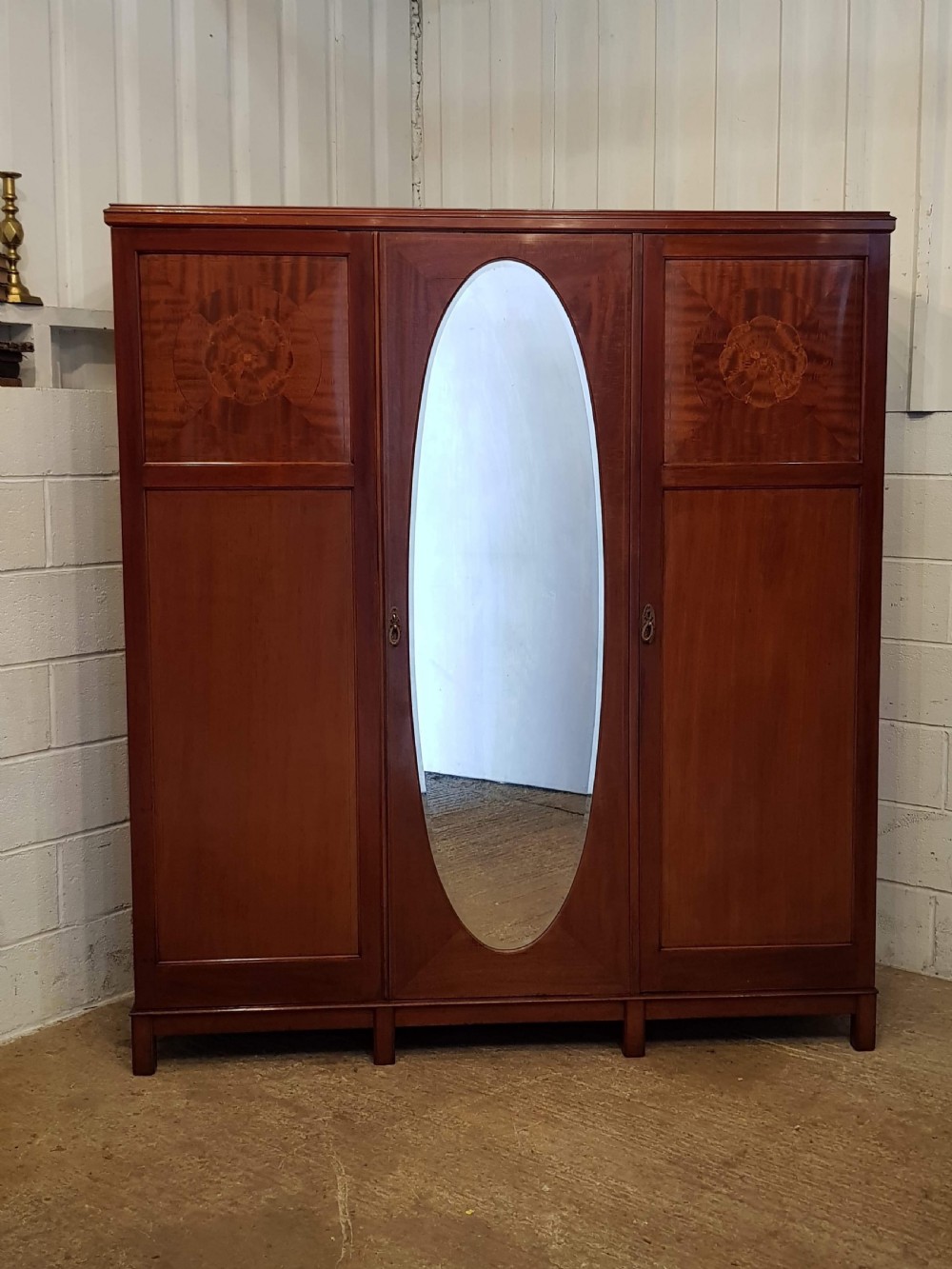 ANTIQUE EDWARDIAN MAHOGANY TRIPLE WARDROBE C1900 View II