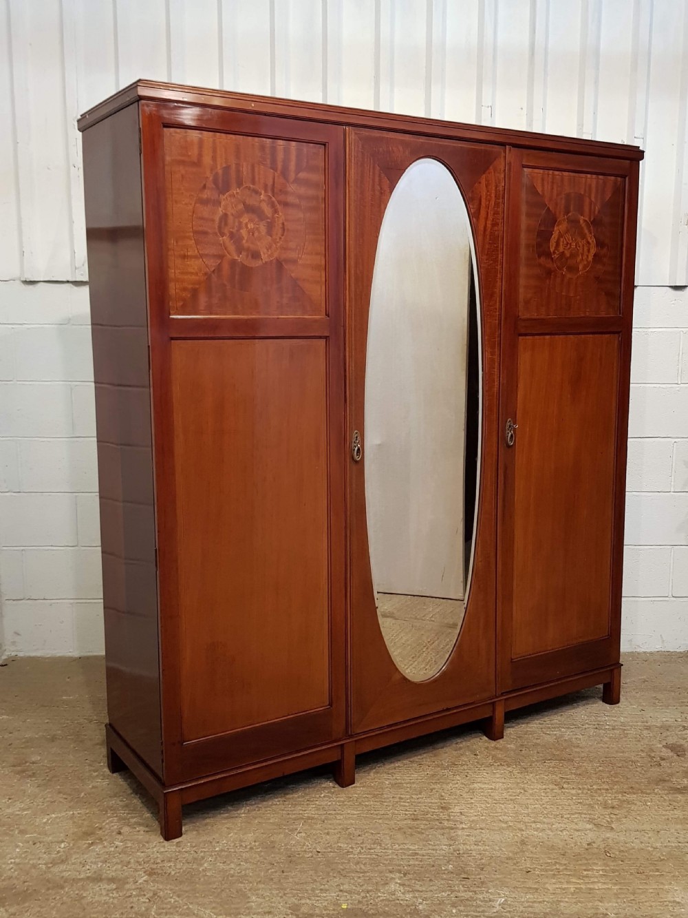 ANTIQUE EDWARDIAN MAHOGANY TRIPLE WARDROBE C1900 View IV