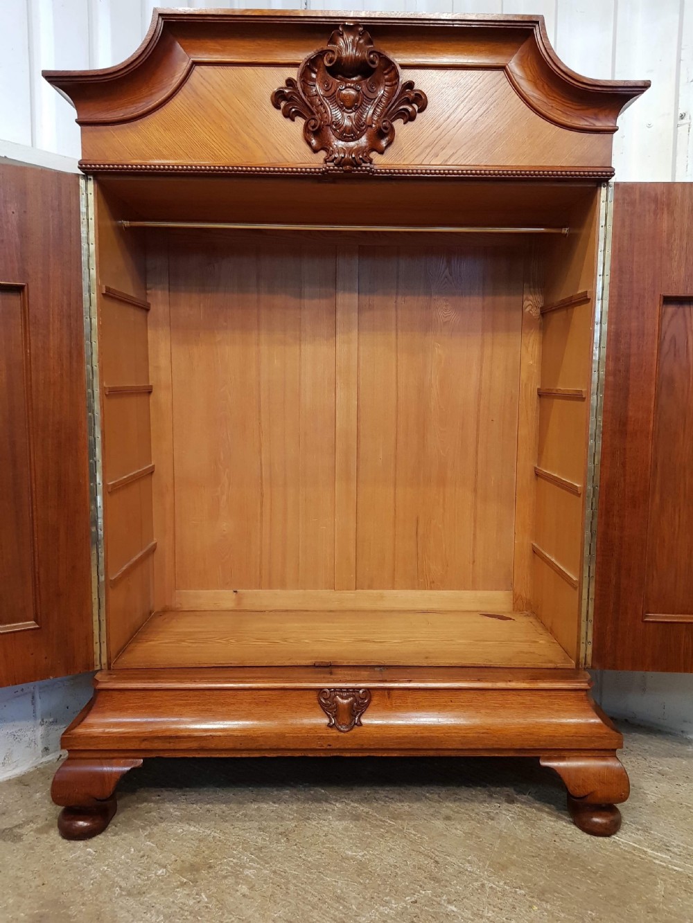 ANTIQUE GERMAN CARVED OAK ARMOIRE C1900 View III
