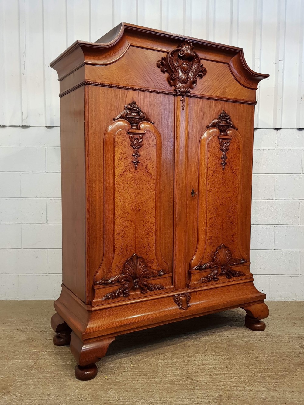 ANTIQUE GERMAN CARVED OAK ARMOIRE C1900 View IV