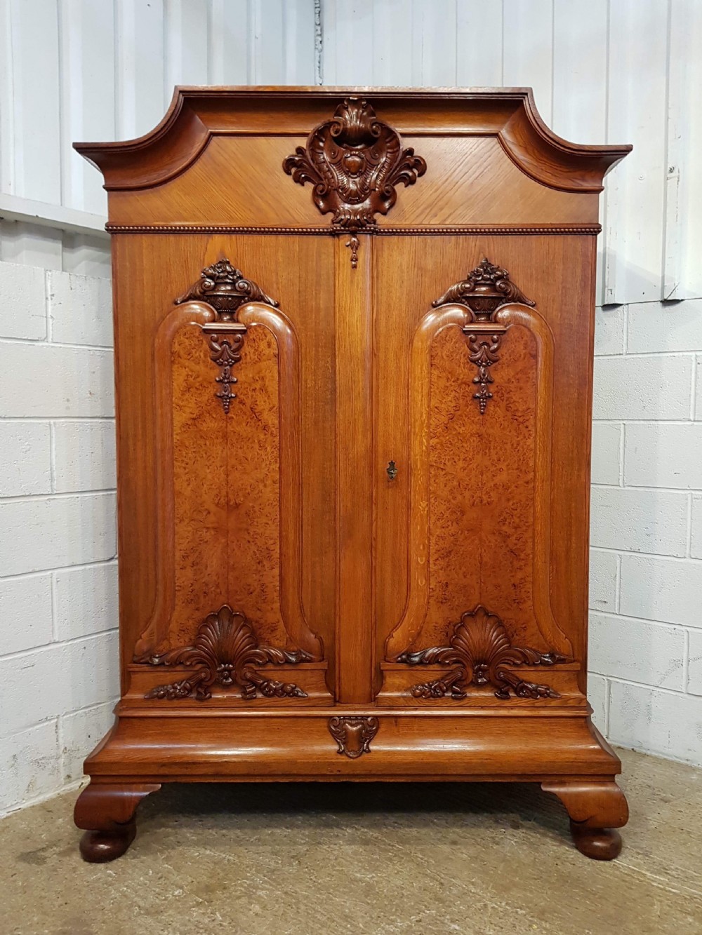 ANTIQUE GERMAN CARVED OAK ARMOIRE C1900 View V