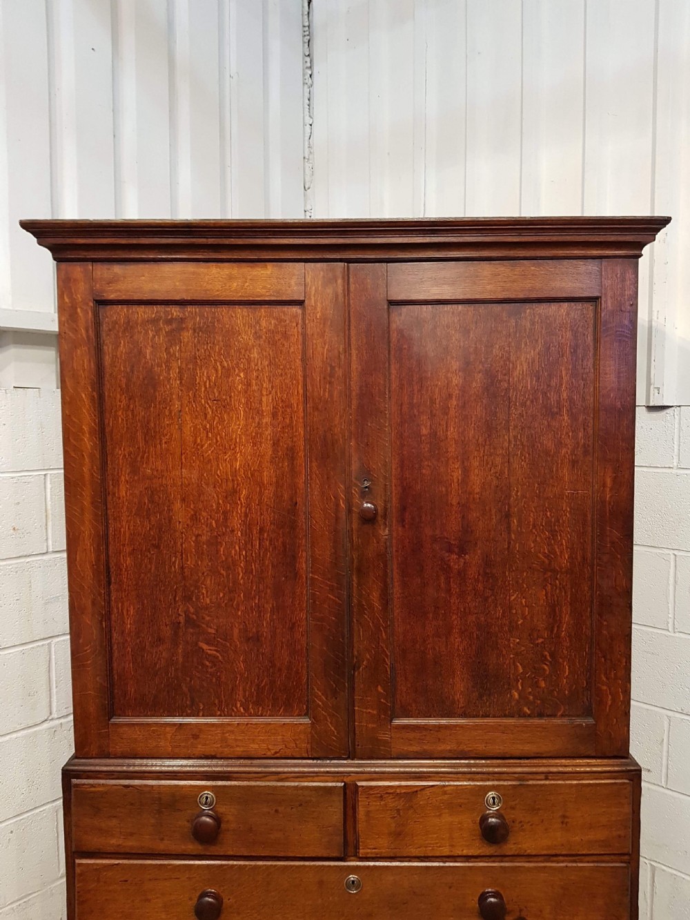 ANTIQUE 18TH CENTURY GEORGIAN OAK LINEN CLOTHES PRESS C1780 View V
