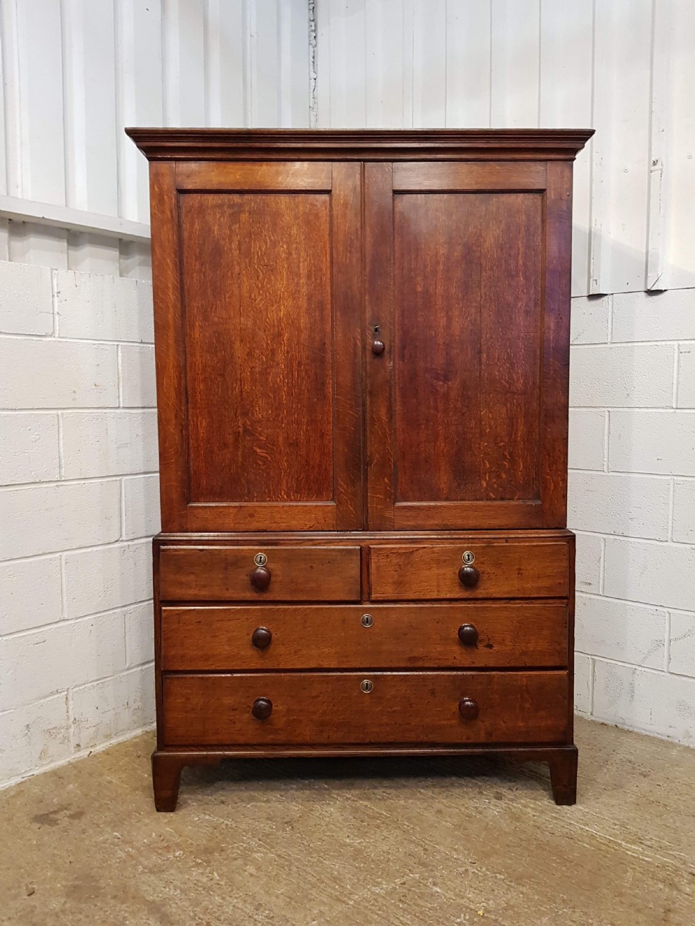 ANTIQUE 18TH CENTURY GEORGIAN OAK LINEN CLOTHES PRESS C1780 View VI