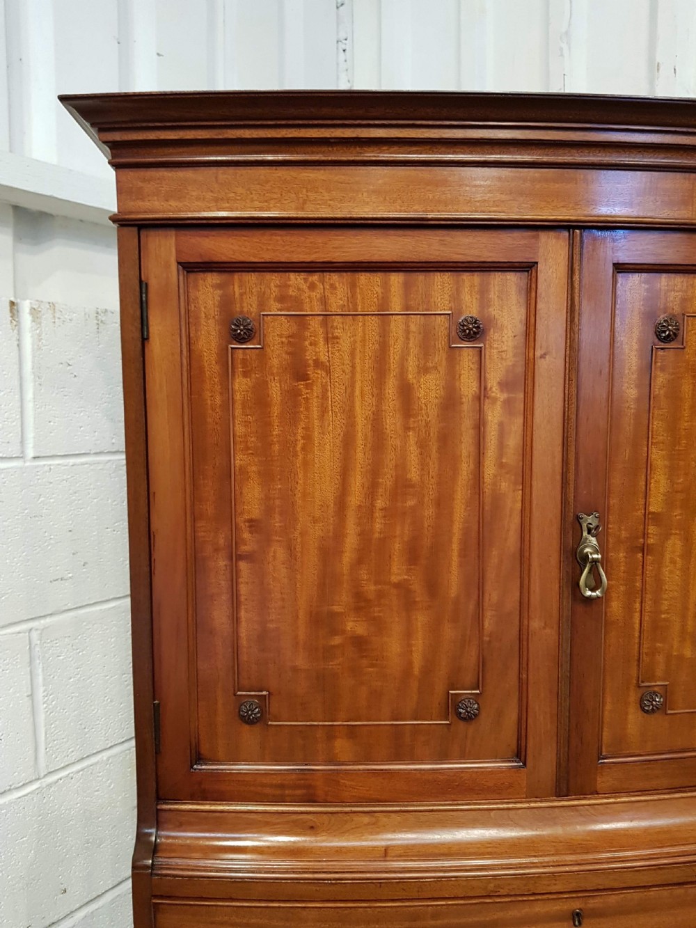 ANTIQUE EDWARDIAN MAHOGANY BOW FRONT LINEN CLOTHES PRESS C1900 View III