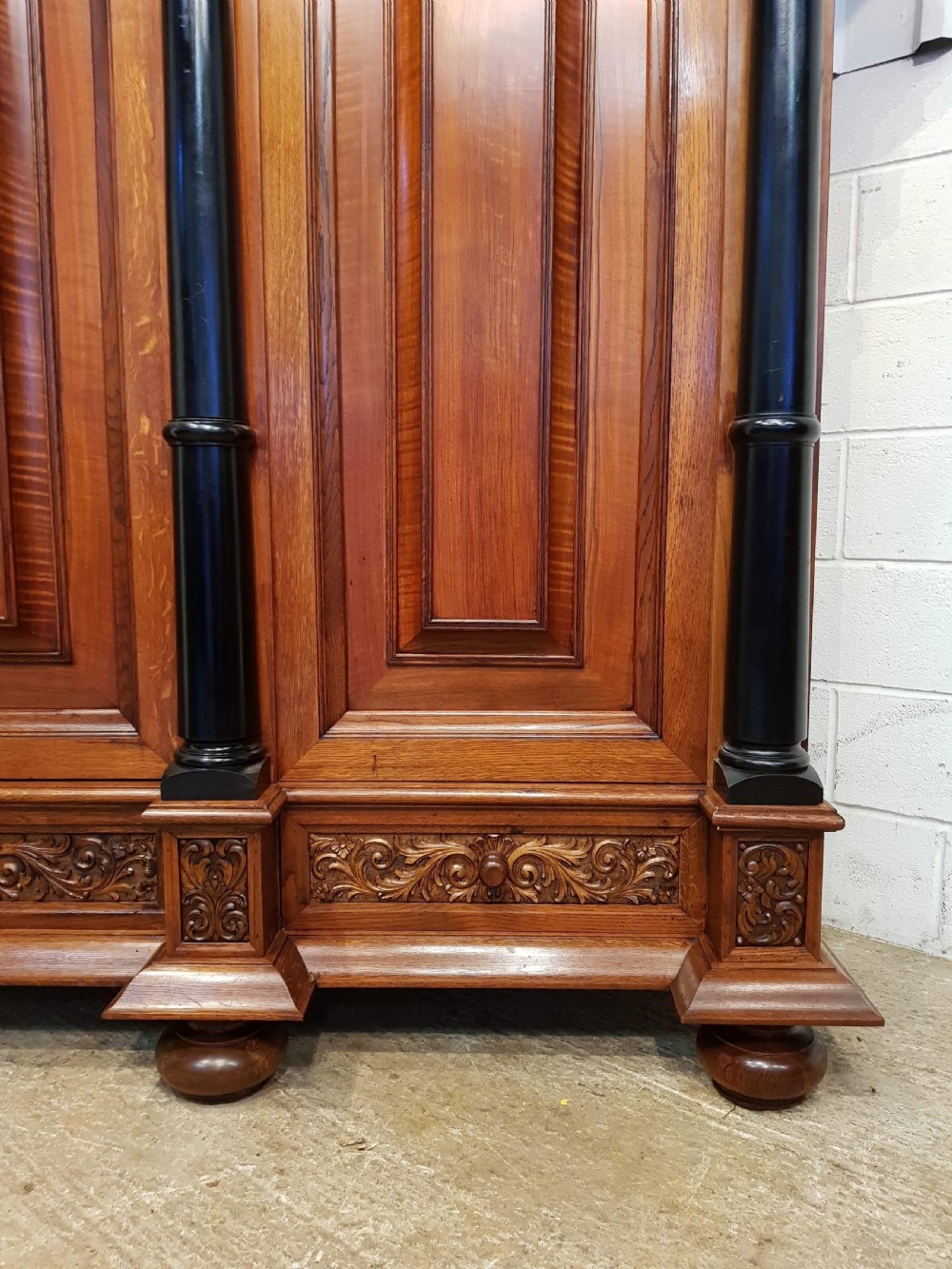 ANTIQUE FLEMISH CARVED OAK ARMOIRE C1900 View VII