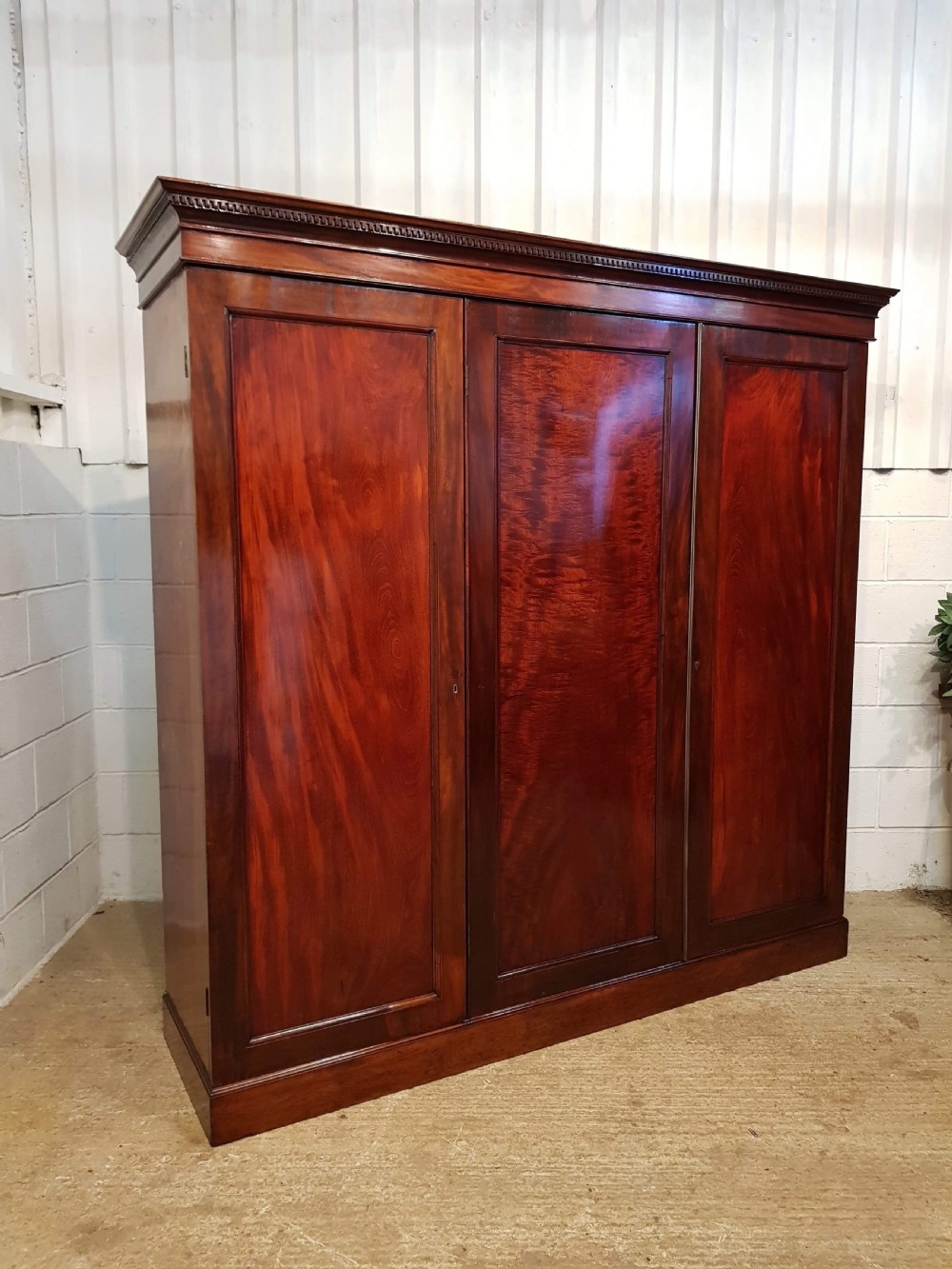 ANTIQUE VICTORIAN MAHOGANY TRIPLE WARDROBE C1880 View V