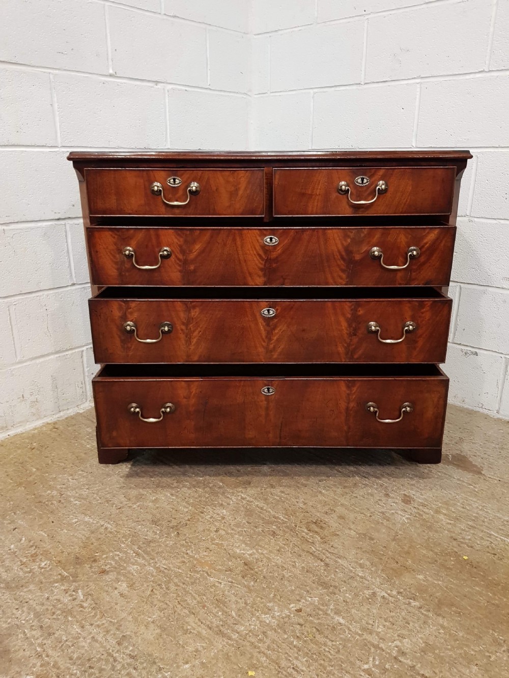 ANTIQUE 18TH CENTURY GEORGIAN PERIOD MAHOGANY CHEST OF DRAWERS C1780 View V