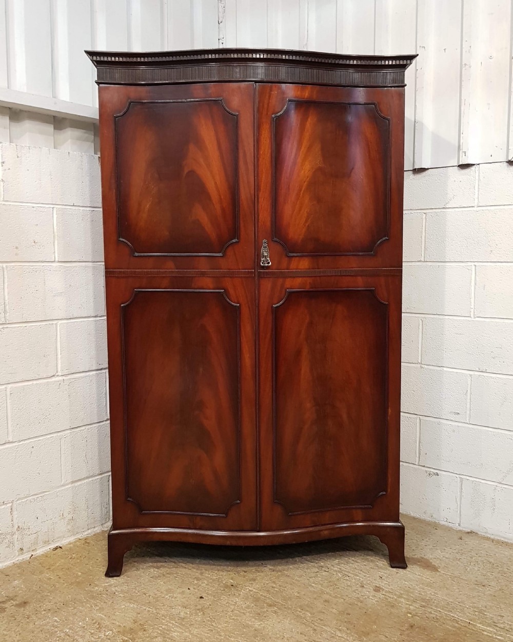 ANTIQUE EDWARDIAN FLAMED MAHOGANY SERPENTINE SHAPED DOUBLE WARDROBE C1900 View IV