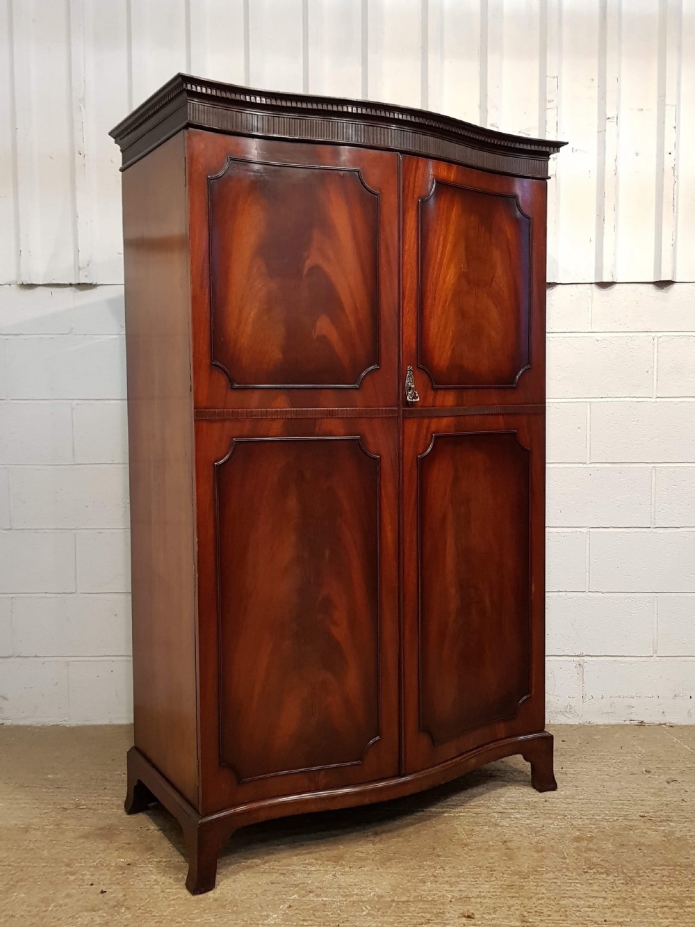 ANTIQUE EDWARDIAN FLAMED MAHOGANY SERPENTINE SHAPED DOUBLE WARDROBE C1900 View V