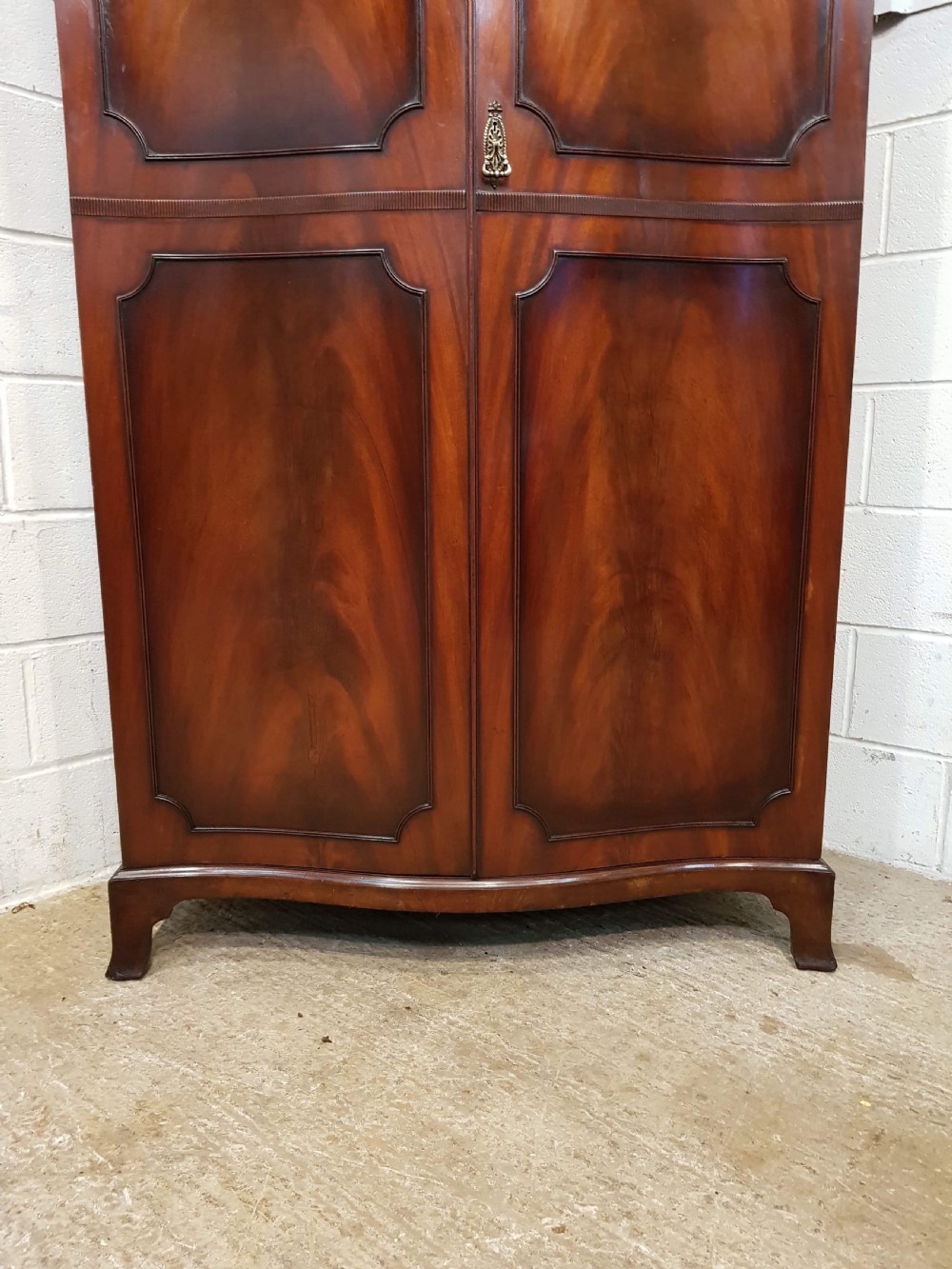 ANTIQUE EDWARDIAN FLAMED MAHOGANY SERPENTINE SHAPED DOUBLE WARDROBE C1900 View VI