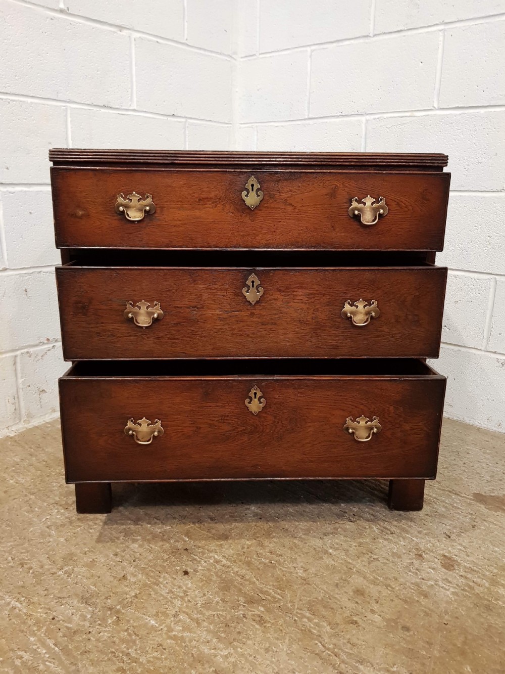 ANTIQUE 18TH CENTURY PERIOD COUNTRY OAK SMALL CHEST OF DRAWERS C1780 View III