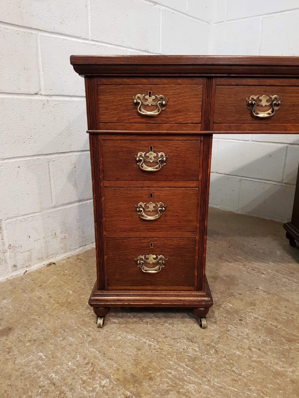 ANTIQUE VICTORIAN OAK TWIN PEDASTAL DESK  c1880 View IV