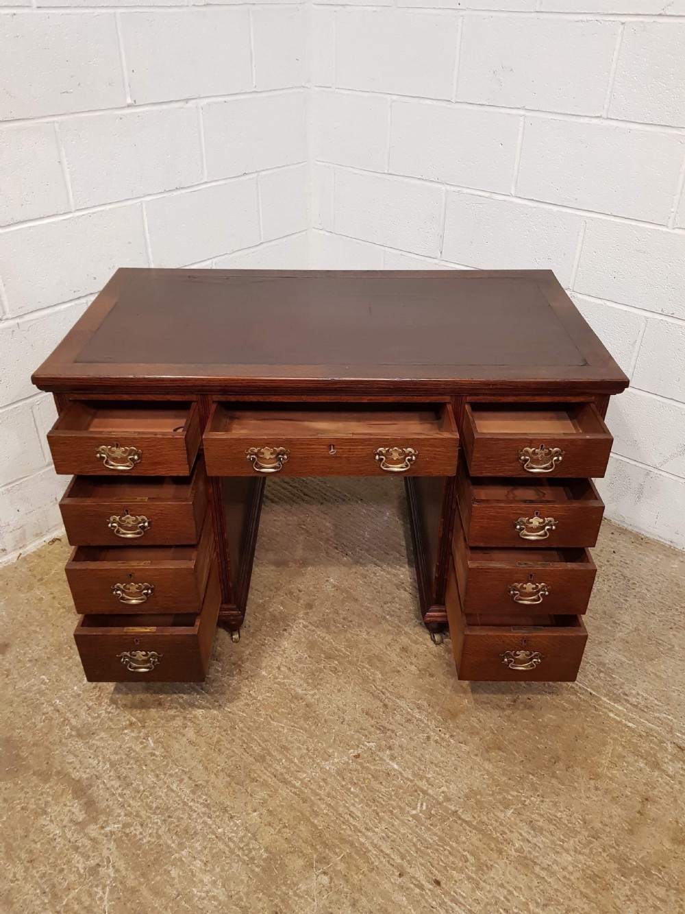 ANTIQUE VICTORIAN OAK TWIN PEDASTAL DESK  c1880 View V
