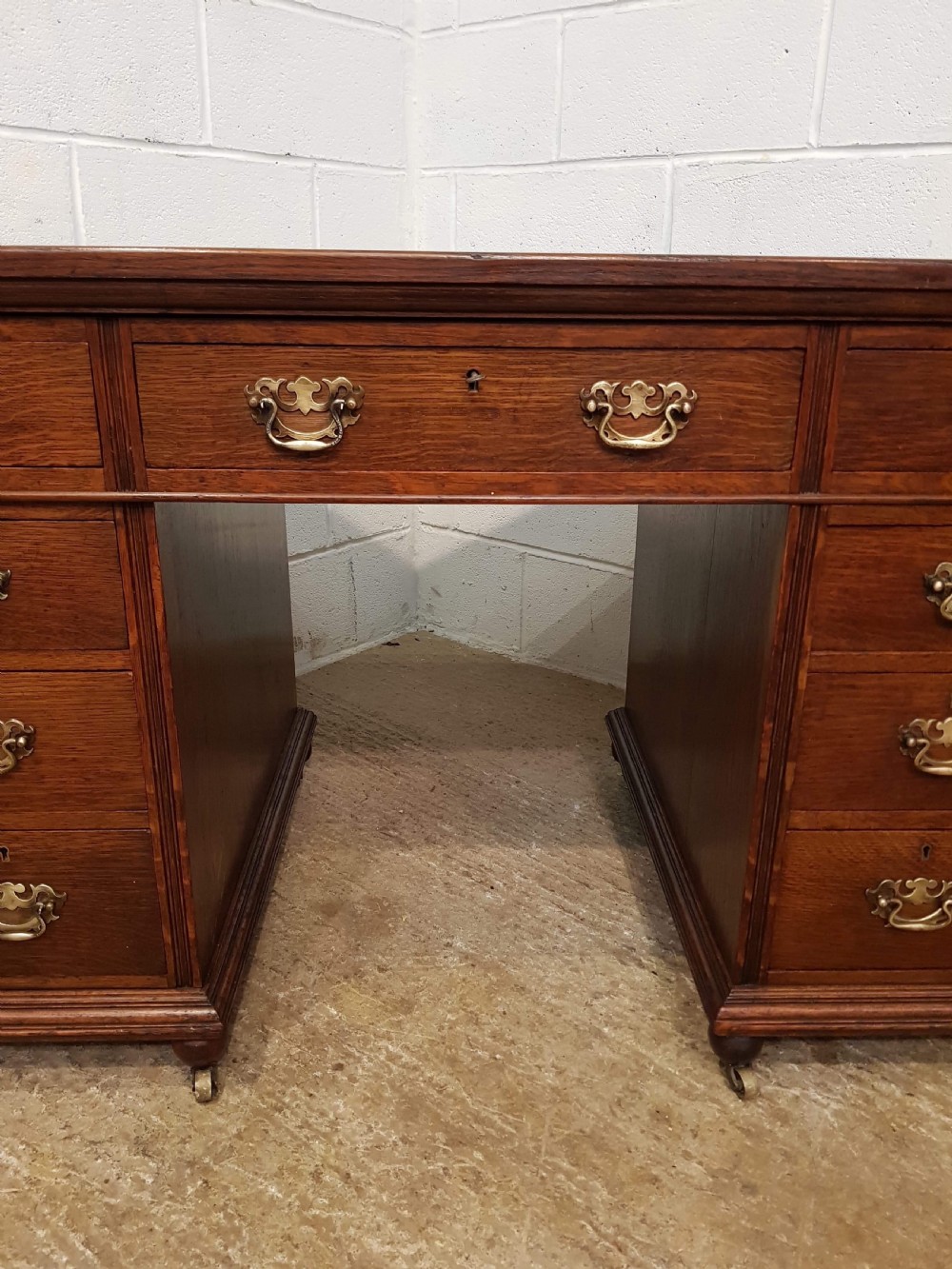 ANTIQUE VICTORIAN OAK TWIN PEDASTAL DESK  c1880 View VII