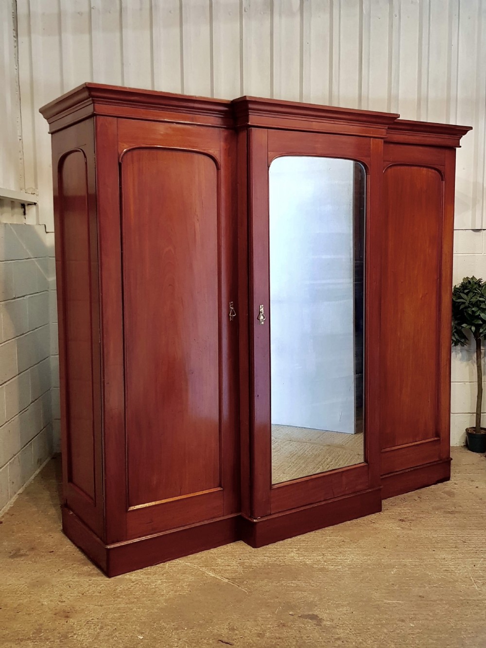 ANTIQUE VICTORIAN MAHOGANY TRIPLE BREAKFRONT WARDROBE COMPACTUM C18