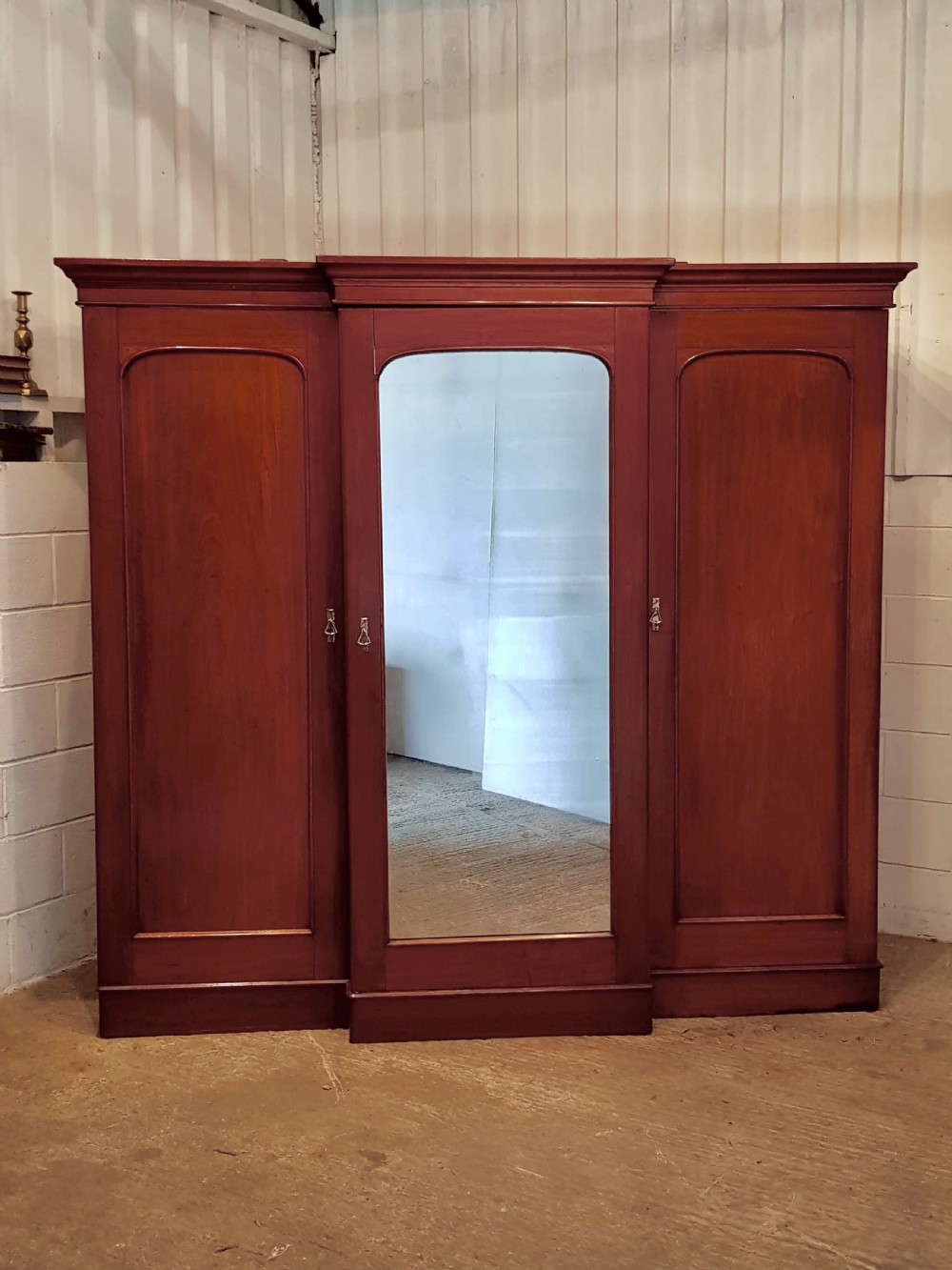 ANTIQUE VICTORIAN MAHOGANY TRIPLE BREAKFRONT WARDROBE COMPACTUM C18 View III