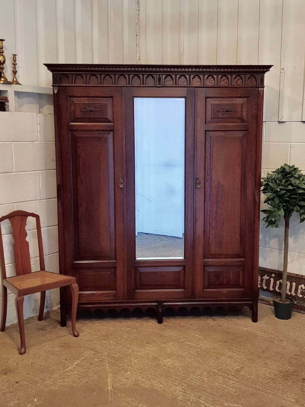 ANTIQUE EDWARDIAN OAK DOUBLE WARDROBE C1900