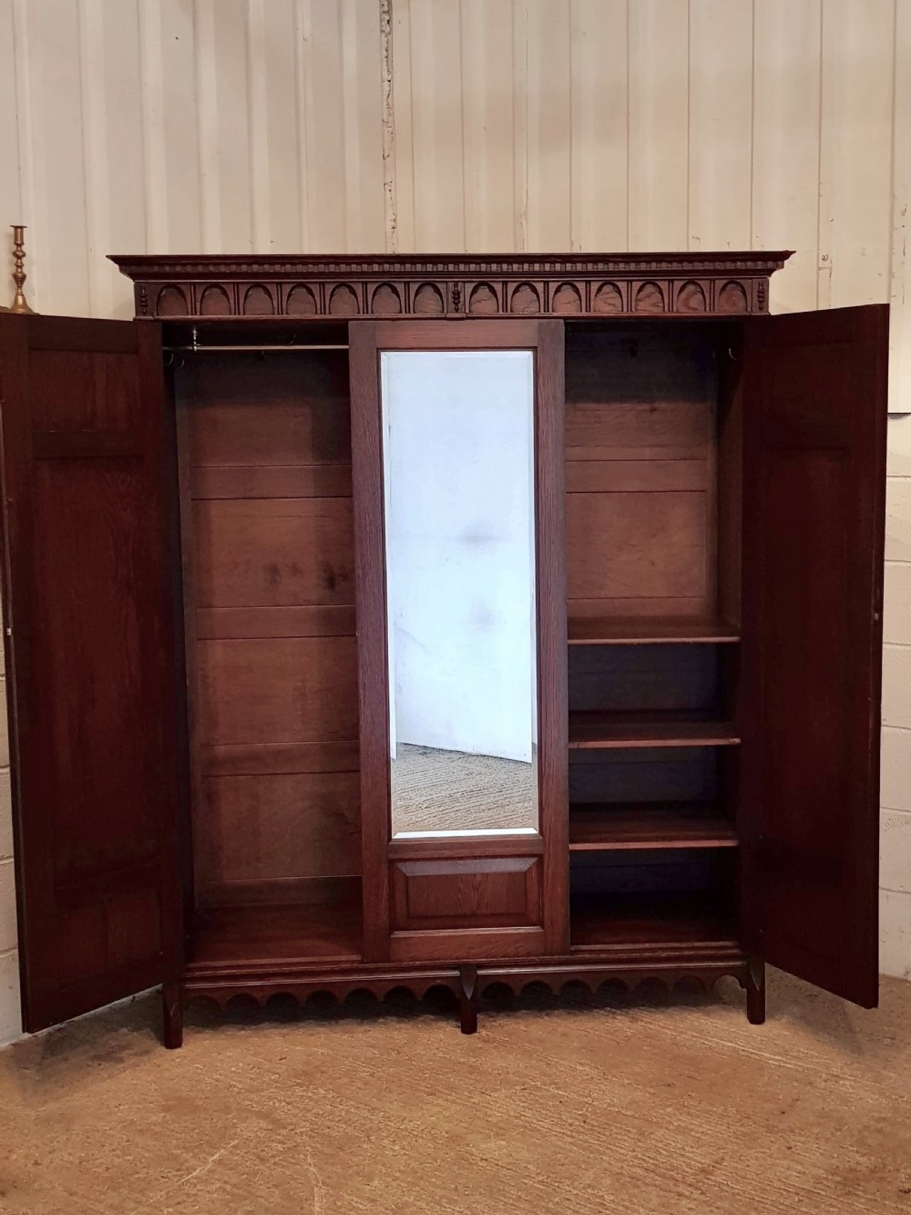 ANTIQUE EDWARDIAN OAK DOUBLE WARDROBE C1900 View II