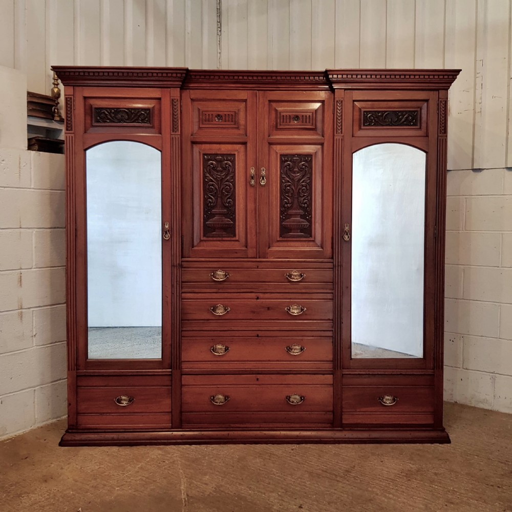 ANTIQUE LATE VICTORIAN WALNUT TRIPLE WARDROBE COMPACTUM C1890 View VI