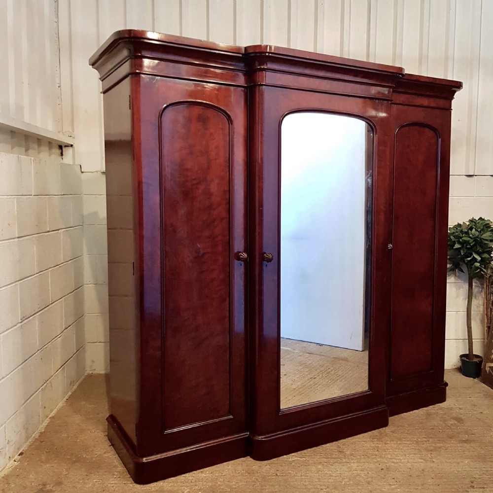 ANTIQUE VICTORIAN MAHOGANY BREAKFRONT TRIPLE WARDROBE COMPACTUM C1880