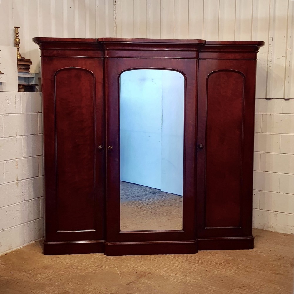 ANTIQUE VICTORIAN MAHOGANY BREAKFRONT TRIPLE WARDROBE COMPACTUM C1880 View IV