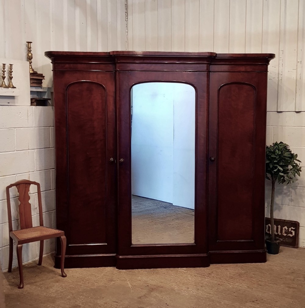 ANTIQUE VICTORIAN MAHOGANY BREAKFRONT TRIPLE WARDROBE COMPACTUM C1880 View VII