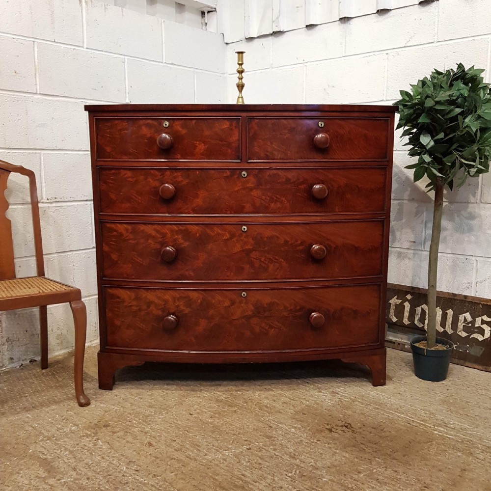 ANTIQUE EARLY VICTORIAN FEATHERED MAHOGANY BOW FRONT CHEST OF DRAWERS C1840