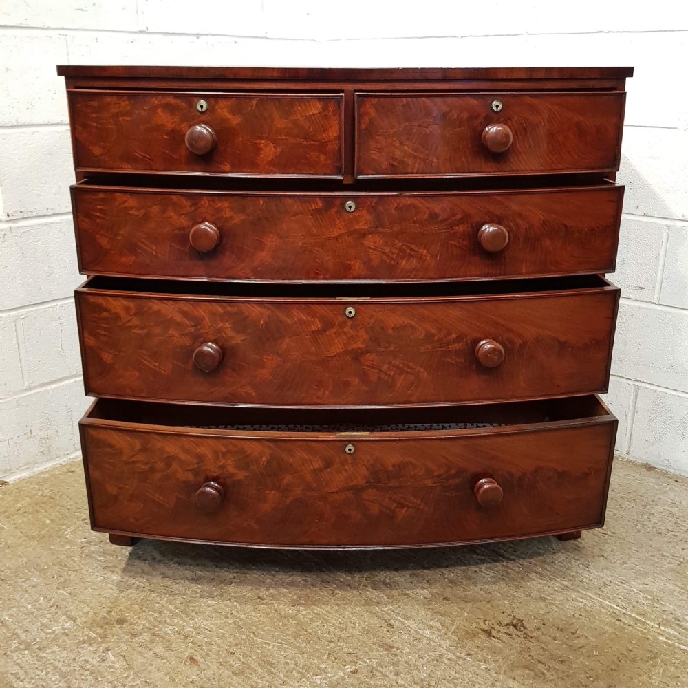 ANTIQUE EARLY VICTORIAN FEATHERED MAHOGANY BOW FRONT CHEST OF DRAWERS C1840 View III